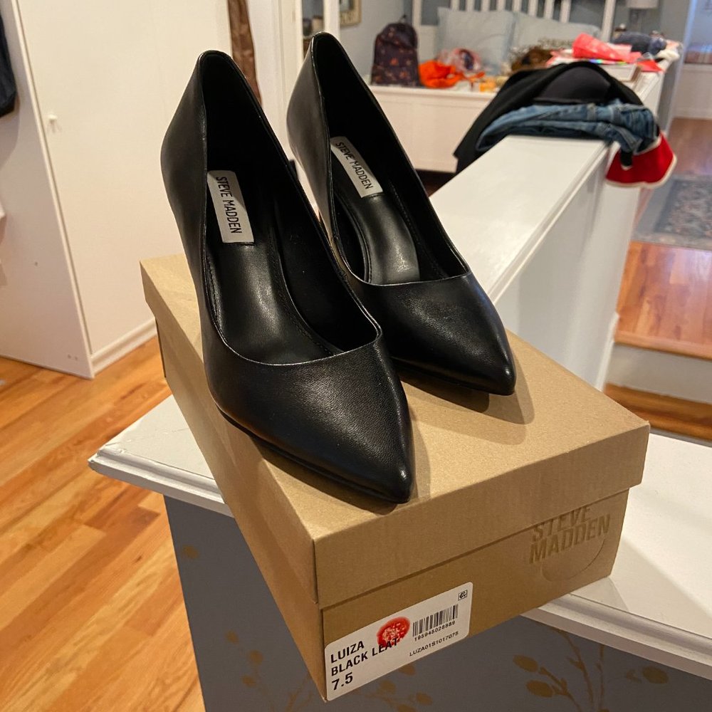 STEVE MADDEN LUIZA PUMP IN BLACK LEATHER IN BOX - SIZE 7.5